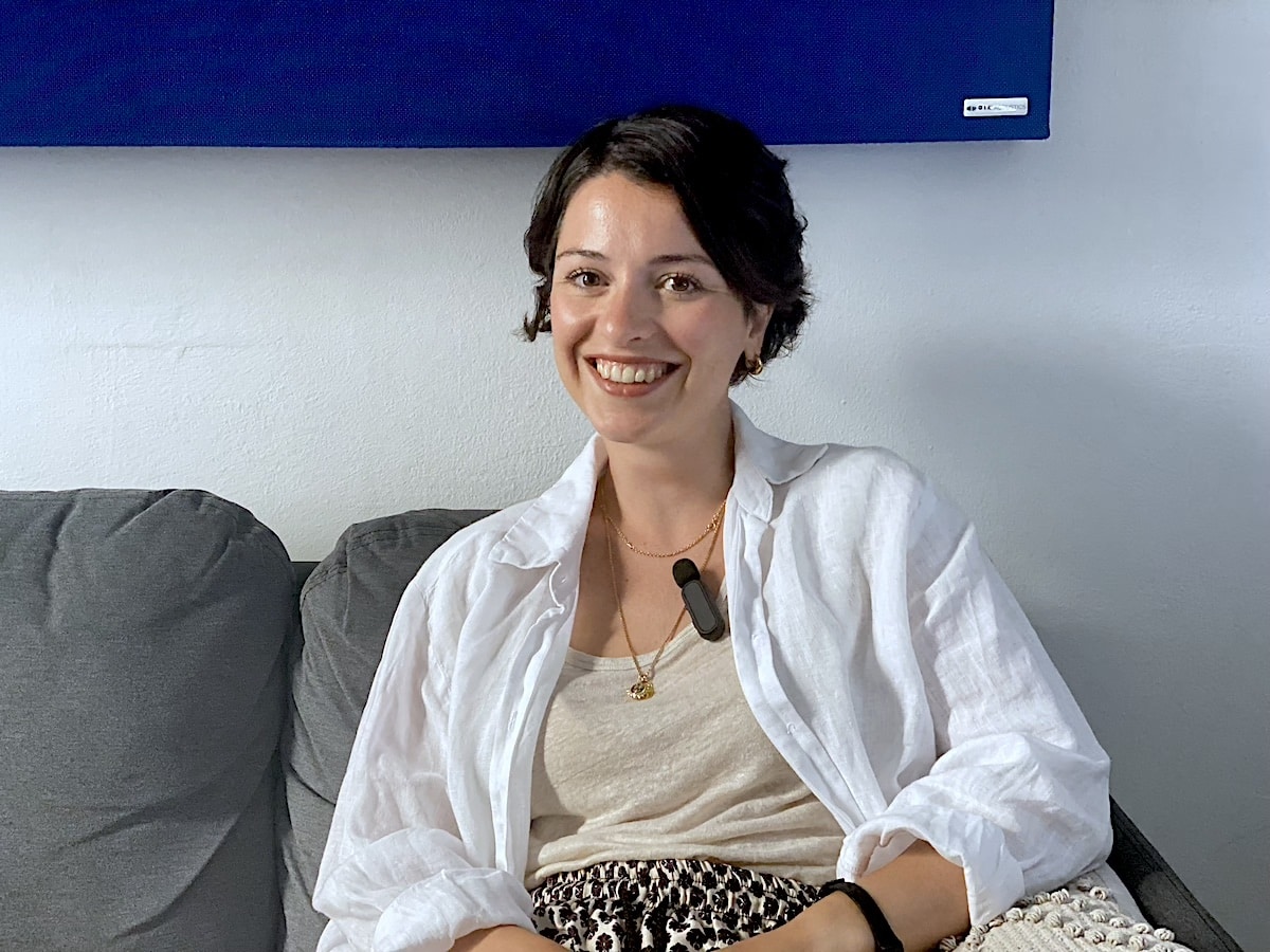 foto della professionista sorridente e felice